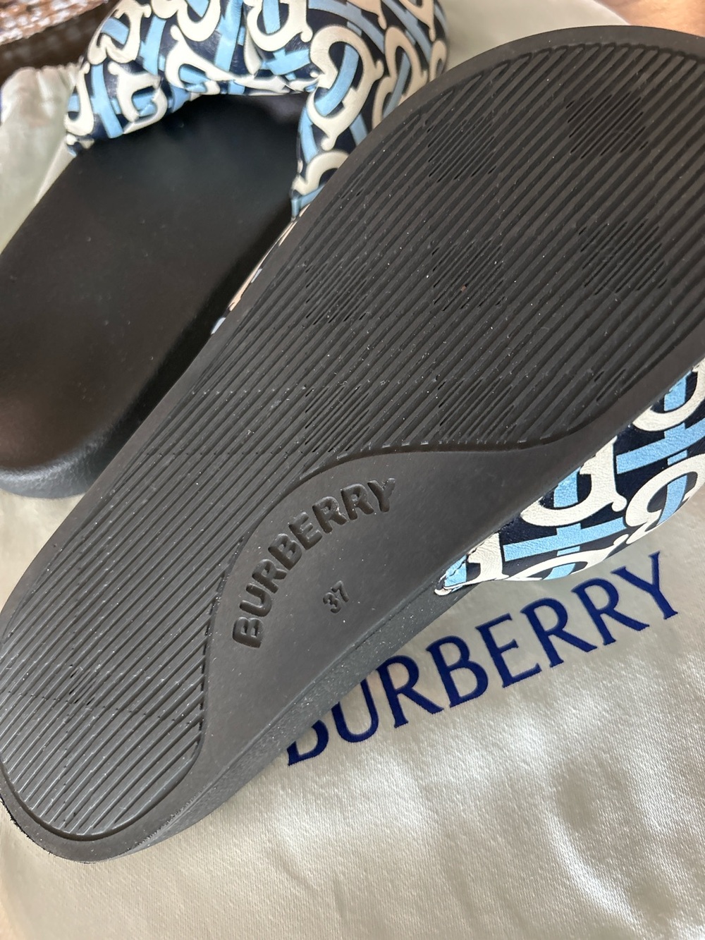 Burberry Monogram Puffer Slides – Size EU 37 – Like New - Picture 3 of 6